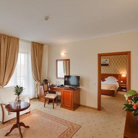 Hotel Opera Plaza คลูจ-นาโปกา ภายนอก รูปภาพ