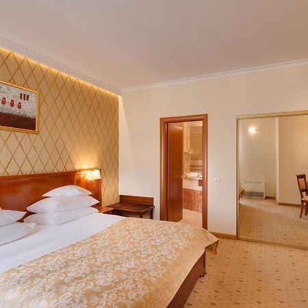 Hotel Opera Plaza คลูจ-นาโปกา ภายนอก รูปภาพ