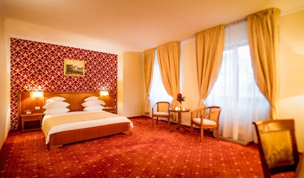 Hotel Opera Plaza คลูจ-นาโปกา ภายนอก รูปภาพ