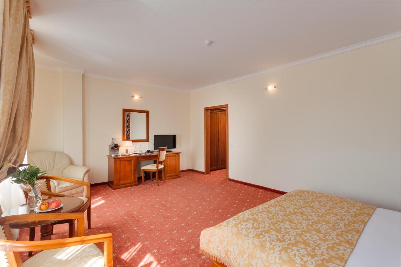 Hotel Opera Plaza คลูจ-นาโปกา ภายนอก รูปภาพ