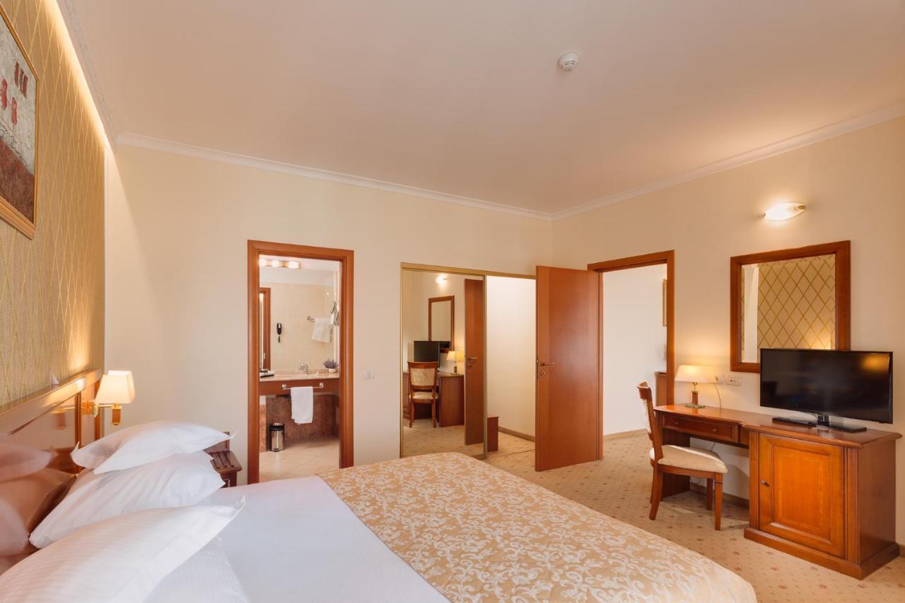 Hotel Opera Plaza คลูจ-นาโปกา ภายนอก รูปภาพ
