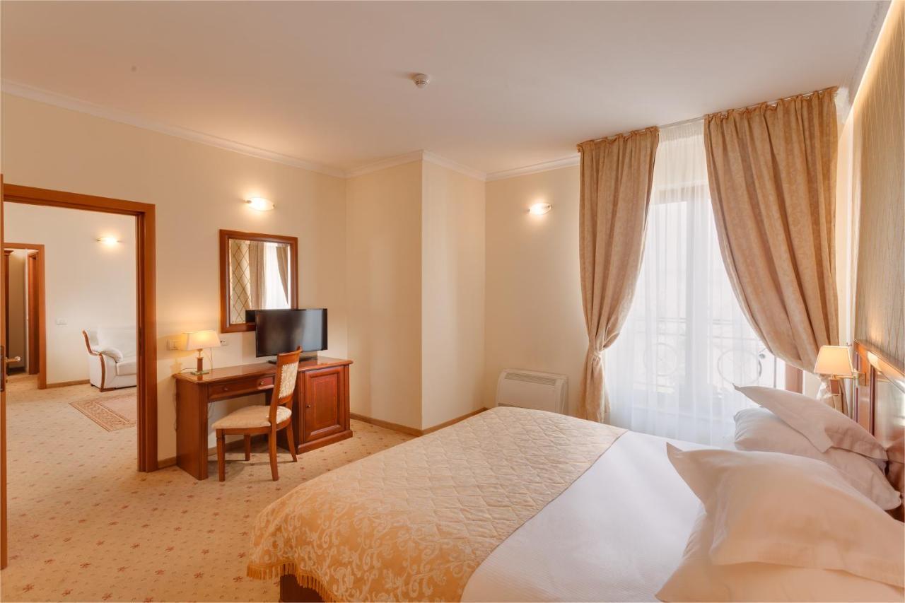 Hotel Opera Plaza คลูจ-นาโปกา ภายนอก รูปภาพ
