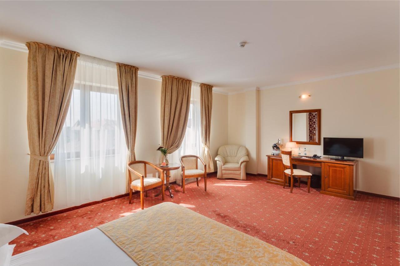 Hotel Opera Plaza คลูจ-นาโปกา ภายนอก รูปภาพ