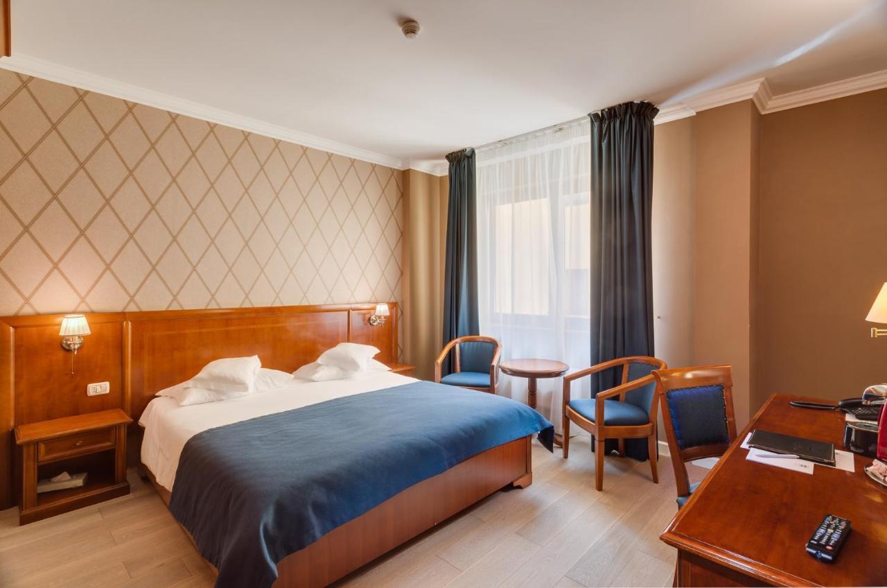 Hotel Opera Plaza คลูจ-นาโปกา ภายนอก รูปภาพ