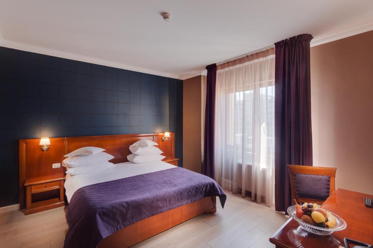 Hotel Opera Plaza คลูจ-นาโปกา ภายนอก รูปภาพ