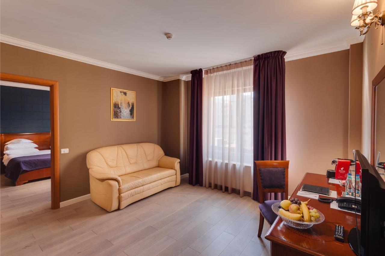 Hotel Opera Plaza คลูจ-นาโปกา ภายนอก รูปภาพ