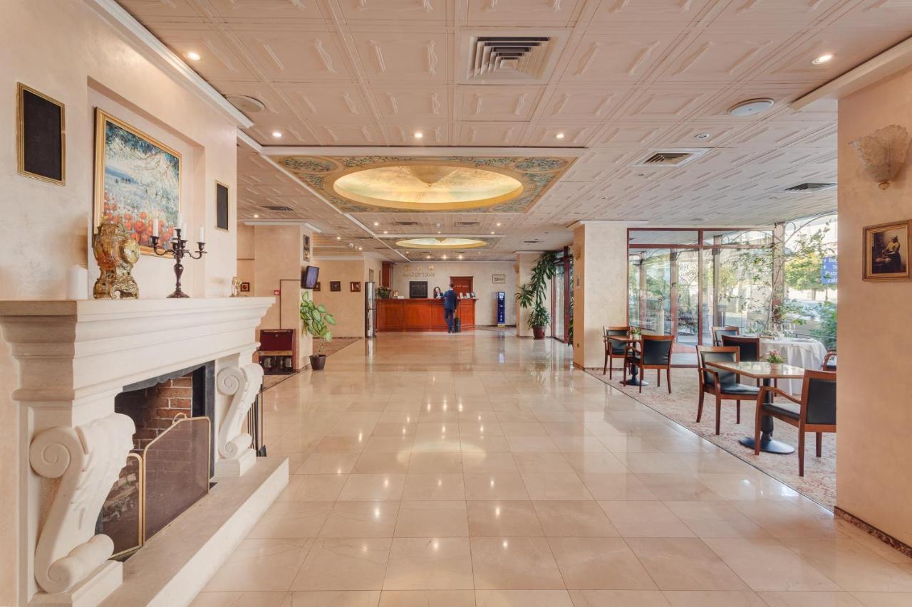 Hotel Opera Plaza คลูจ-นาโปกา ภายนอก รูปภาพ