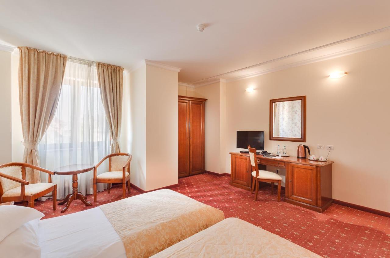 Hotel Opera Plaza คลูจ-นาโปกา ภายนอก รูปภาพ