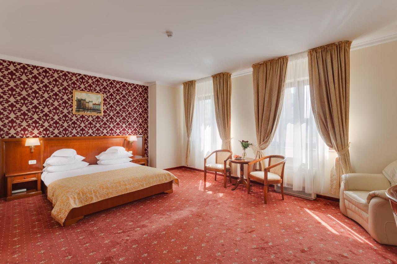 Hotel Opera Plaza คลูจ-นาโปกา ภายนอก รูปภาพ