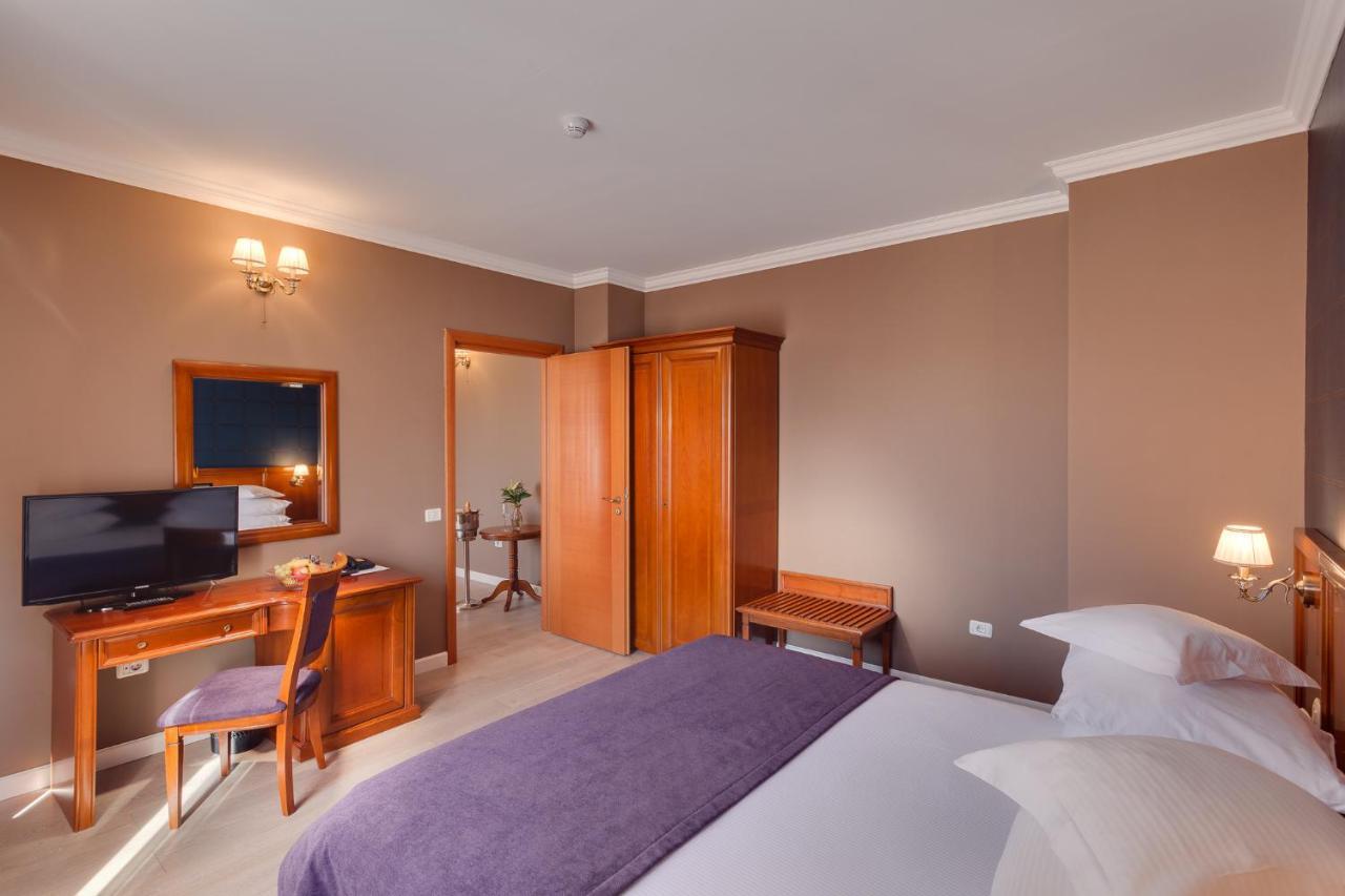 Hotel Opera Plaza คลูจ-นาโปกา ภายนอก รูปภาพ