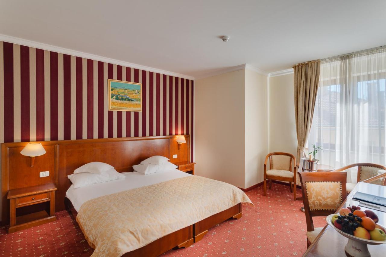 Hotel Opera Plaza คลูจ-นาโปกา ภายนอก รูปภาพ
