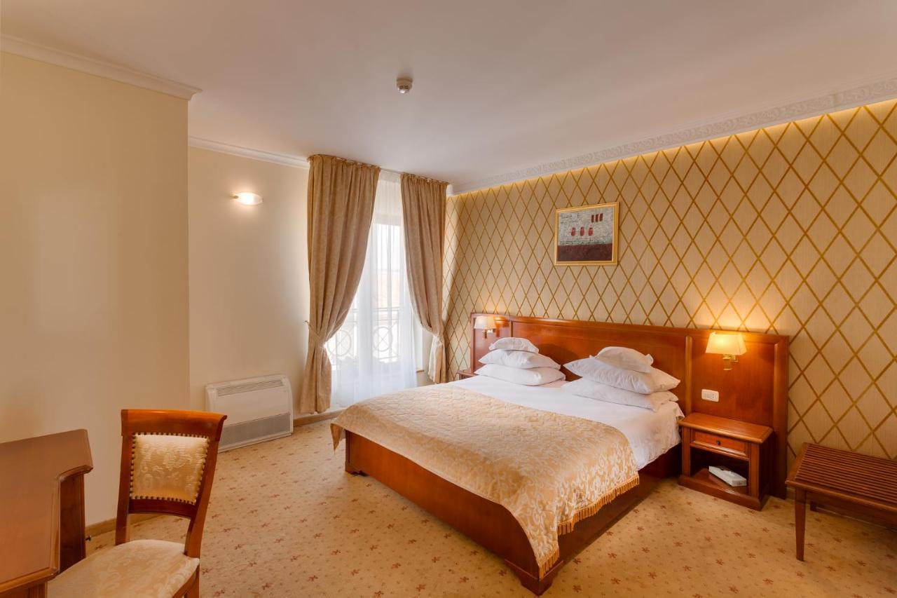 Hotel Opera Plaza คลูจ-นาโปกา ภายนอก รูปภาพ
